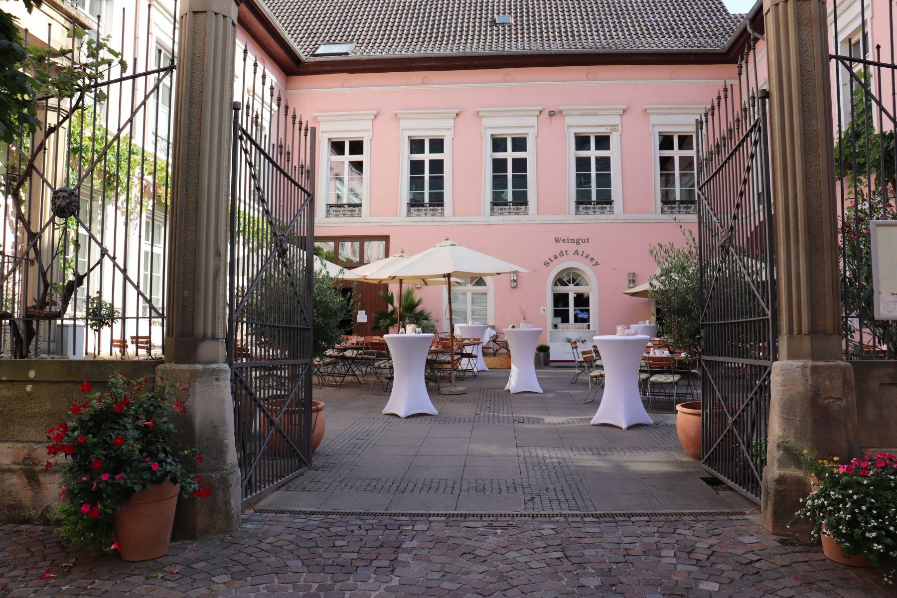 Weingut der Stadt Alzey - Hochzeitslocation aus Rheinland-Pfalz ...